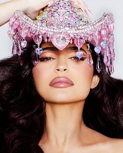 Kylie-Jenner---Photoshoot-for-Kylie-Cosmetics-(December-2023)-03.jpg.46d76427a32c8a1124d424b2edbfc6dc