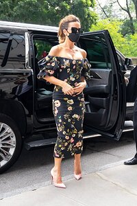 kate-beckinsale-in-a-floral-printed-dress-new-york-city-07-21-2021-7.jpg.7586243588f755efe6222c6fd79db1ac