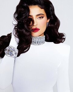 Kylie-Jenner---Photoshoot-for-Kylie-Cosmetics-(December-2023)-01.jpg.7ce7846091d005217af32aabc8f9c74b