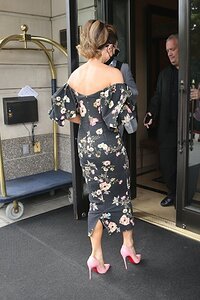 kate-beckinsale-in-a-floral-printed-dress-new-york-city-07-21-2021-4.jpg.a40c32ca230acee06594d6a01a89f832