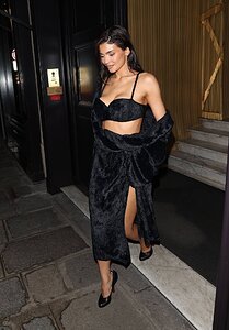 Kylie-Jenner---Weaing-a-black-skirt-and-bra-top-while-leaving-dinner-at-Costes-Hotel-in-Paris-03.jpg.cac8f7a501cb52cbff9971b6a8719dd1