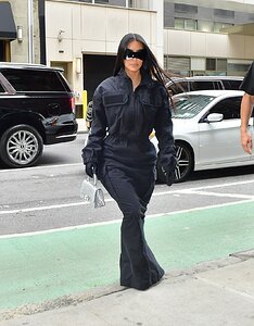 kim-kardashian-out-in-new-york-city-11-01-2021-4.jpg.68ef3c48427cf389c3357e3d4bc0065d