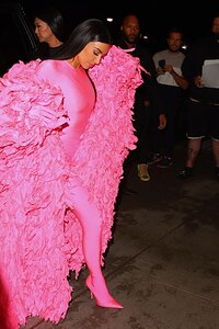 kim-kardashian-in-all-pink-arrives-at-the-snl-after-party-in-nyc-10-09-2021-11.jpg.a20ca2d69e09379807cd1379c581cafe