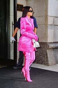 kim-kardashian-wears-all-pink-balenciaga-outfit-new-york-10-07-2021-7.jpg.4a166d4c26c63ae2720b7f61a247e54c