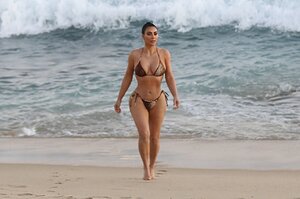 kim-kardashian-in-a-bikini-08-26-2020-3.jpg.8f7334d31a574af27d5737a77a7244b7