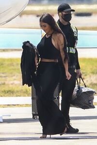 kim-kardashian-out-and-about-in-miami-04-17-2021-3.jpg.2a4418866d16083241751e97683c1f26