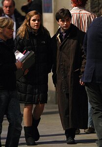 12660_Celebutopia-Emma_Watson_on_the_set_of_Harry_Potter_and_the_Deathly_Hallows_Part_I_in_London-03_122_1122lo