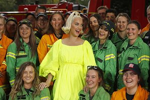 katy-perry-fight-on-concert-for-firefighters-and-bushfire-victims-in-bright-3.jpg.a1391de809acc4c116df670e4c564cc2