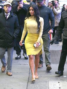kim-kardashian-outside-good-morning-america-in-new-york-02-05-2020-4.jpg.f9e97959856b40c02d3afd24799fabbc