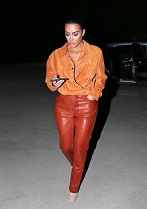 kim-kardashian-in-leather-and-suede-malibu-08-31-2020-6.jpg.3af9c961a24ea6af85450280ef296f5b