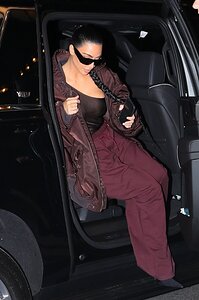 kim-kardashian-out-for-dinner-in-nyc-11-03-2021-5.jpg.b6b4992faf0fe84ca0f55252bdf2d109