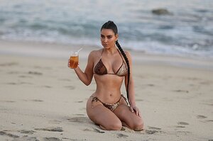 kim-kardashian-in-a-bikini-08-26-2020-5.jpg.a3046be4c4c6bc6aeac6e61fa739a93b