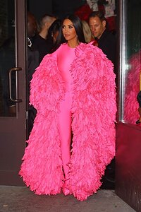 kim-kardashian-in-all-pink-arrives-at-the-snl-after-party-in-nyc-10-09-2021-9.jpg.ad6147d8e18fac23850ffd60d371d1a6