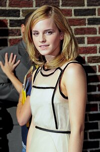 98403_Celebutopia-Emma_Watson_visits_the_Late_Show_with_David_Letterman-03_122_1041lo
