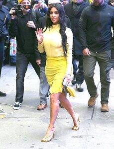 kim-kardashian-outside-good-morning-america-in-new-york-02-05-2020-7.jpg.4d698abd821f20efd4caaaff5593854f