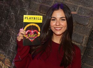 victoria-justice-on-the-backstage-of-new-musical-juliet-on-broadway-in-new-york-12-06-2022-8.jpg.e0329b800ec7d62e78b3d7c87108ce25