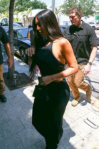 kim-kardashian-out-and-about-in-miami-04-17-2021-1.jpg.9baa5ede6a2c543ee495e2d0405ae55e