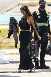 kim-kardashian-out-and-about-in-miami-04-17-2021-2.jpg.616e4326f45173f048be9d14ad793245