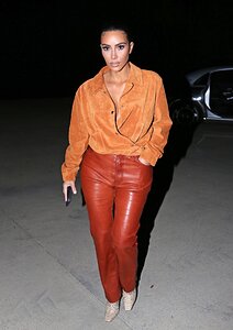 kim-kardashian-in-leather-and-suede-malibu-08-31-2020-8.jpg.ef455ed89ceadd10b9887eedfee5a9e0