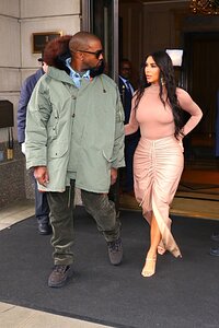 kim-kardashian-and-kanye-west-leaves-hotel-in-new-york-city-02-05-2020-2.jpg.9317bfde320f98e52f4c0850f3cec52d