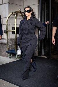 kim-kardashian-out-in-new-york-city-11-01-2021-14.jpg.587cda812a4e24602506d7f1899675ea