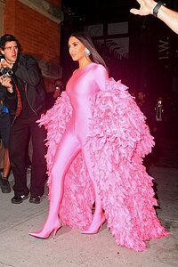 kim-kardashian-in-all-pink-arrives-at-the-snl-after-party-in-nyc-10-09-2021-4.jpg.353714ba286fba6a3aa12fd9d74670c1