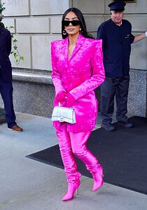 kim-kardashian-wears-all-pink-balenciaga-outfit-new-york-10-07-2021-4.jpg.6b7e58a5441189501155db2c385cdb1f