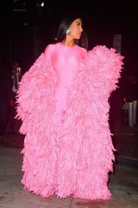 kim-kardashian-in-all-pink-arrives-at-the-snl-after-party-in-nyc-10-09-2021-3.jpg.2a8b6f18bd2a30df11f33b376ad1e871